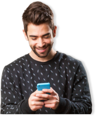 Homem usando um celular